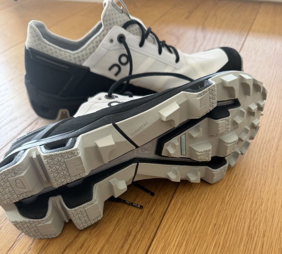 On Scarpe da donna: NEU: black & white On Cloud Schuhe -> trail running Gr. 38 – Nuovo (secondo la descrizione) da Rothrist venduto da 7Engelslocken 3