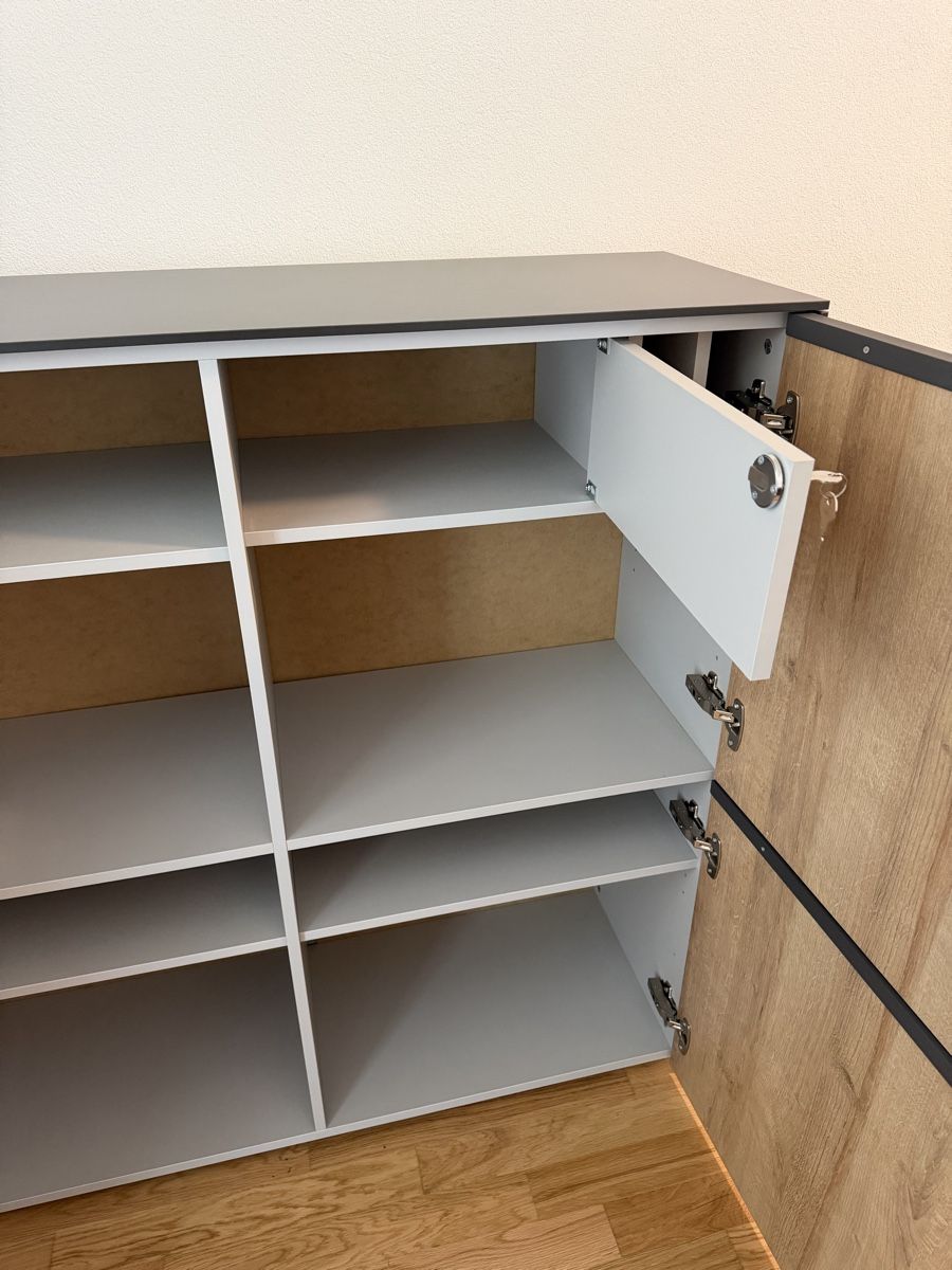 Pfister Cassettiere: Highboard 4 Türen – Usato da Wohlen AG venduto da dan_hk69 2