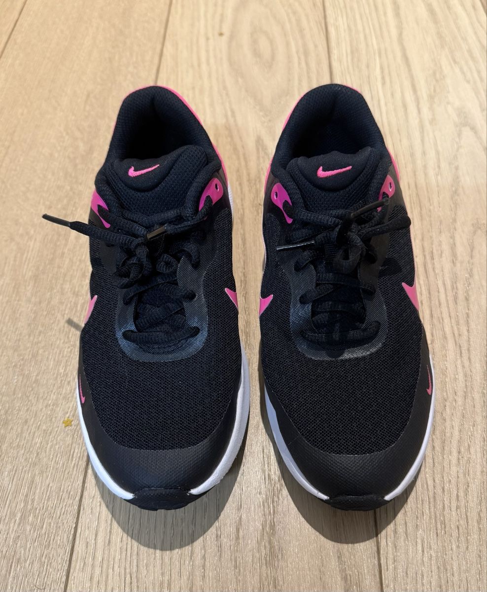 Nike Chaussures filles: Nike Turnschuhe – D'occasion à Flurlingen par NatDrake 3