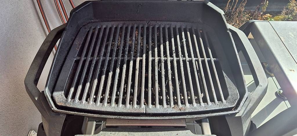 Grils: Grill électrique Weber Pulse 2000 avec chariot & tablette – D'occasion à Sion par kromega 2