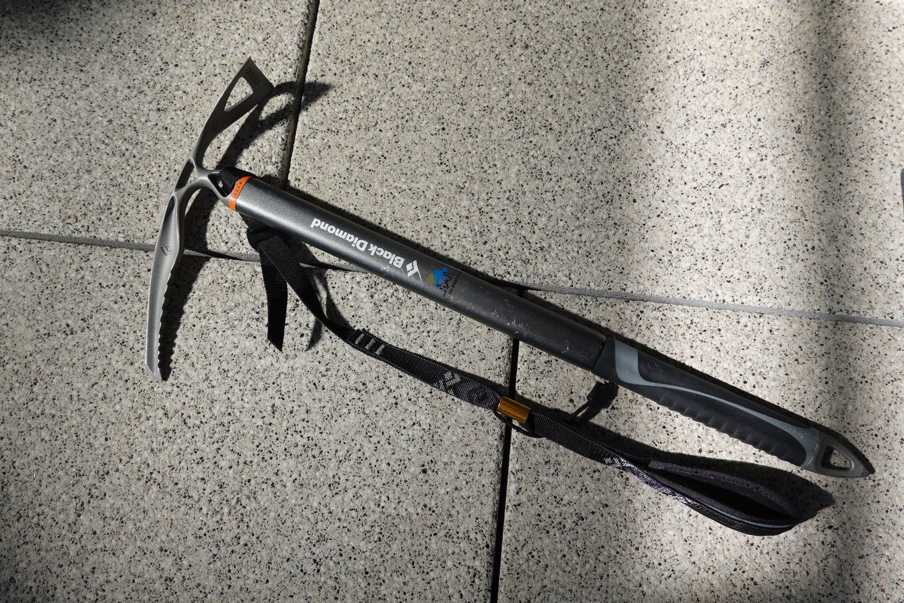 Black Diamond Kletterausrüstungen: Eispickel Black Diamond 55 cm – Gebraucht aus Einsiedeln von Steipilzli