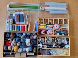 Näh- & Strickset mit Garnen Häckel- & Strick- Nadeln Knöpfen