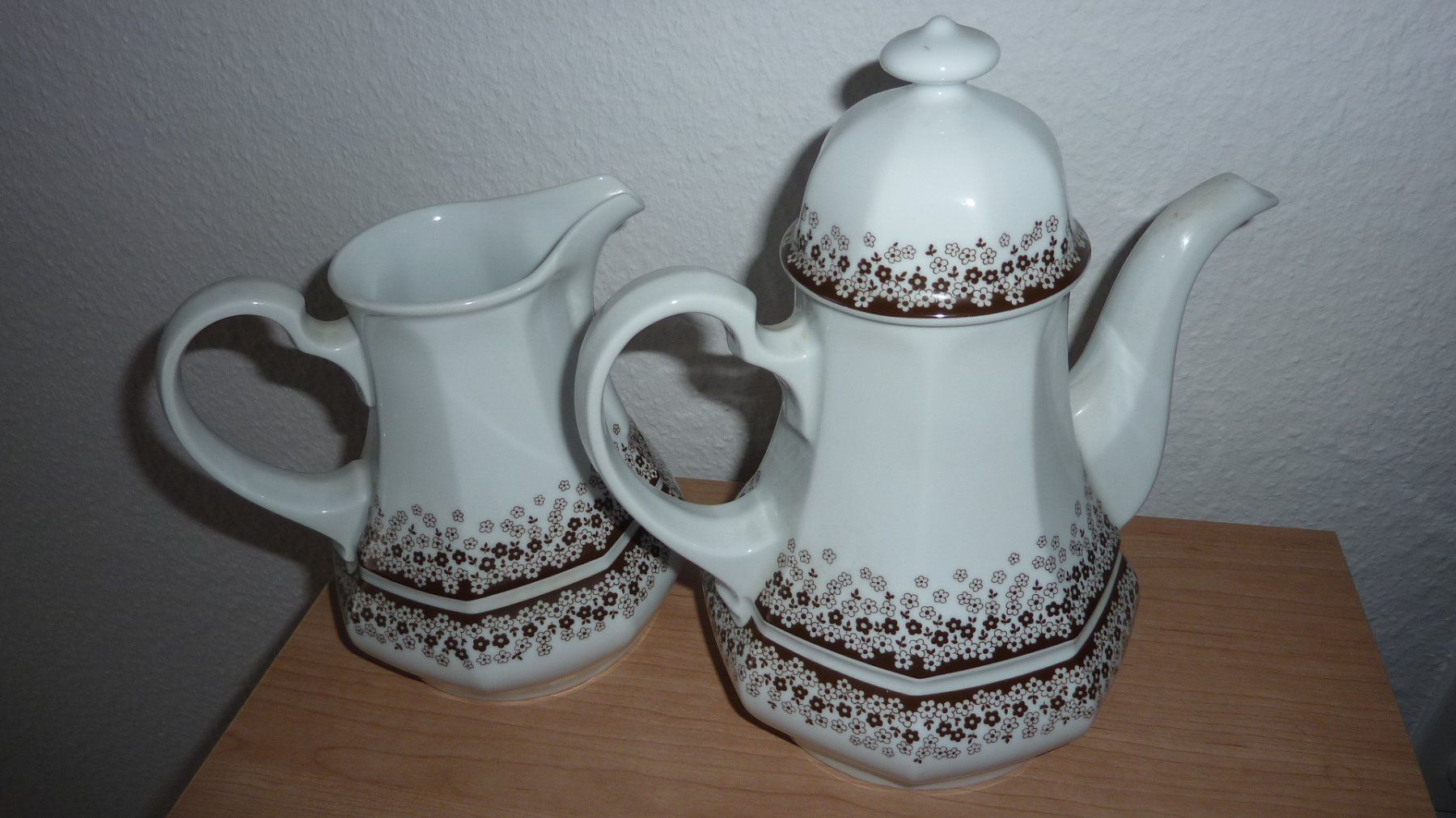 Teekannen: neue kaffeekanne  und milchkrug – Neu (gemäss Beschreibung) aus Füllinsdorf von pmarkus 1