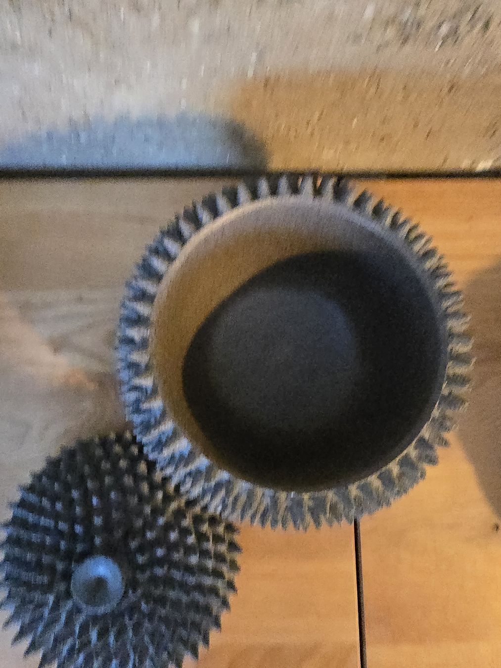 Tutte le decorazioni: Dekorative Dose mit Stacheln – Usato da Winterthur venduto da Oddl8400 1