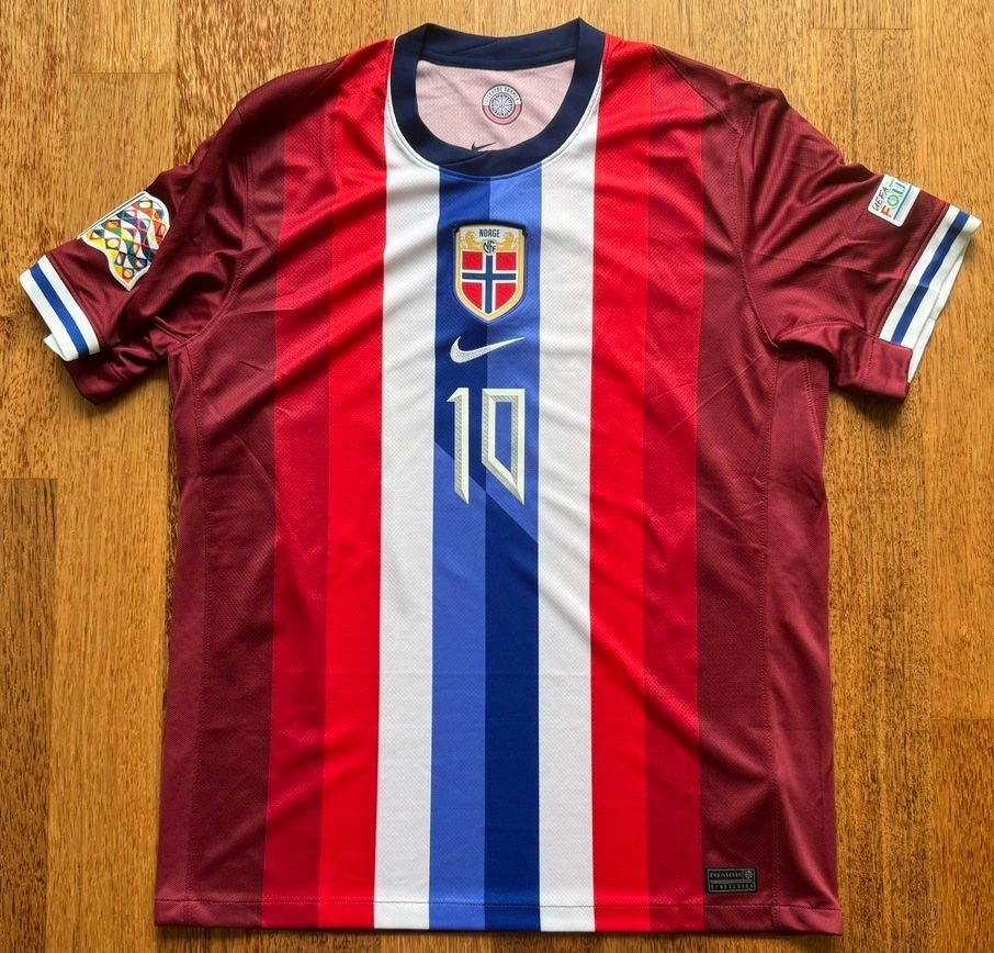 Nike Maillots de corps & Pantalons: Norwegen Home Shirt - 2024 - Odegaard – Neuf (Voir description) à Hermetschwil-Staffeln par Beat131 1