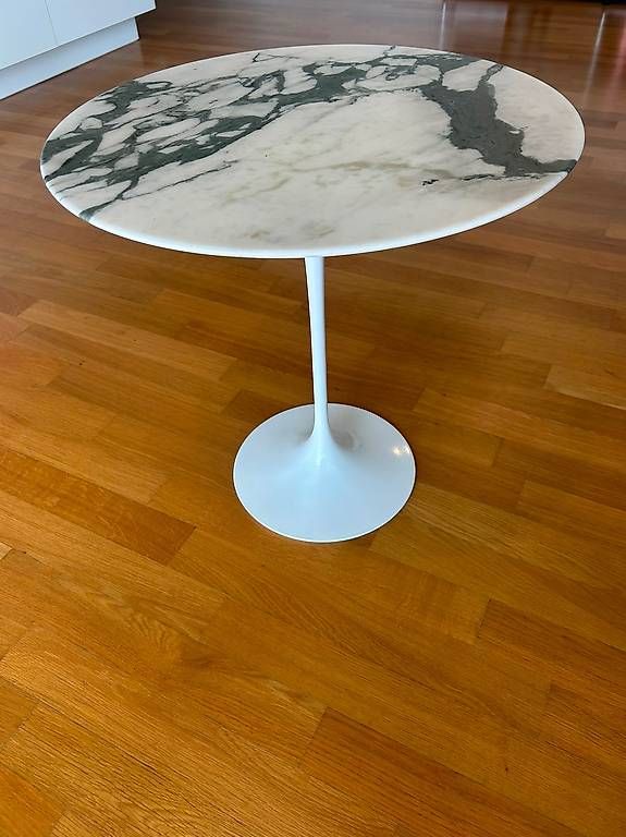 Tavoli: Knoll Saarinen Tulip – Usato da Basel venduto da Szotyiastar