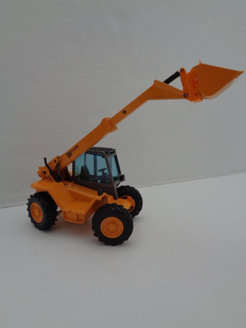 Modellbausätze & Standmodelle: Jdal Loadall 525-58 Teleskoplader 1:35 – Gebraucht aus Chur von omonia 2