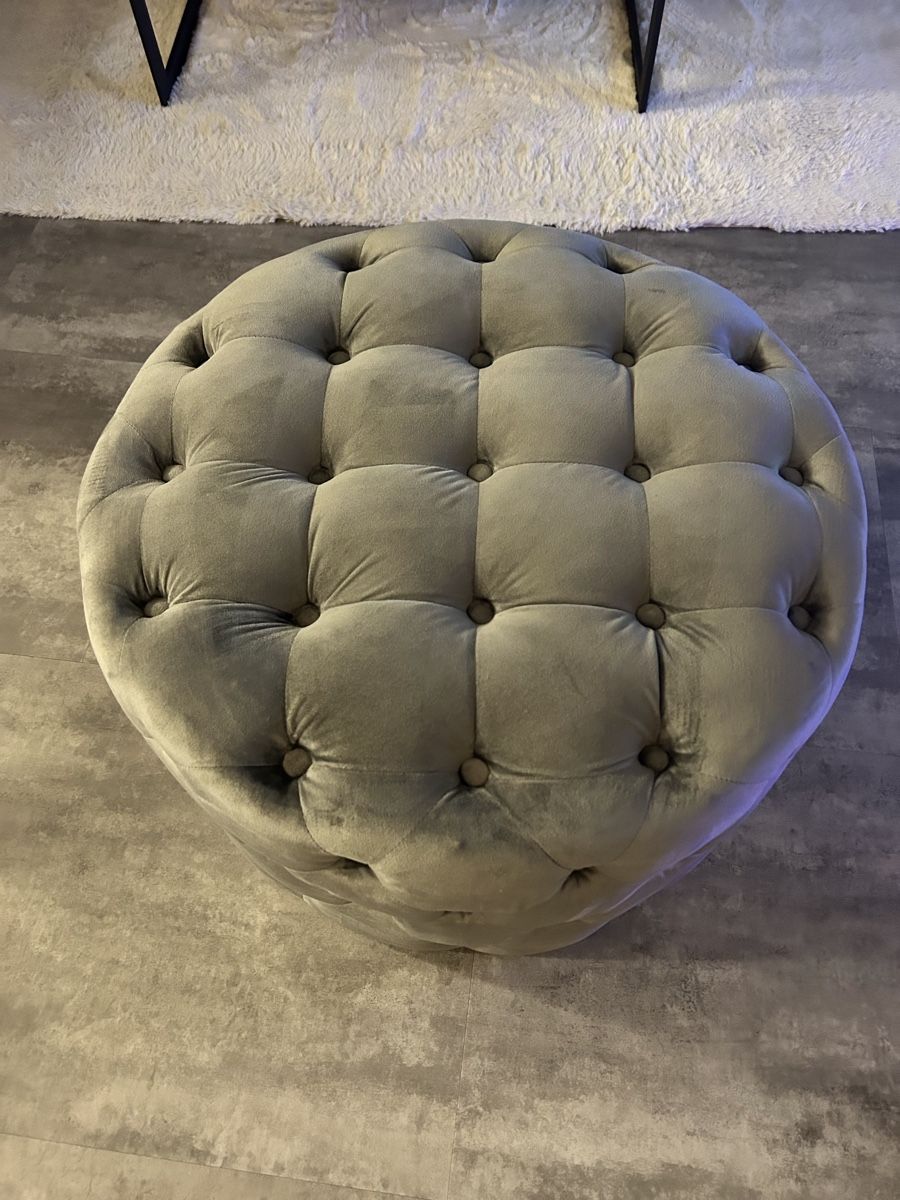 Hocker: Eleganter Samt-Pouf / Sitzhocker – 60x60 cm – Gebraucht aus Thun von Chachacha95 5