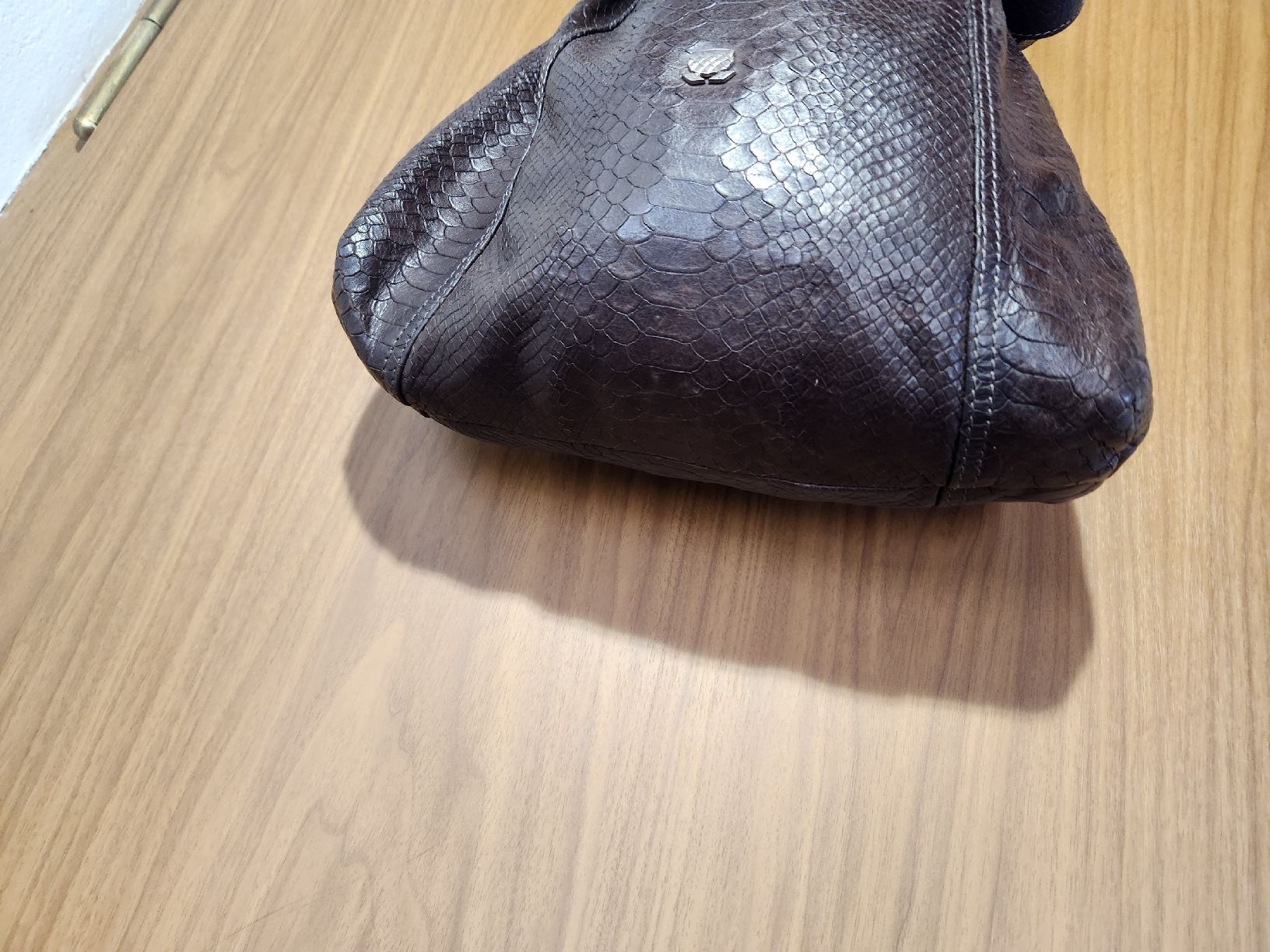 Navyboot Borse da donna: Sac à main Navyboot cuir marron aspect serpent  – Usato da Niedergösgen venduto da Eva2410 7