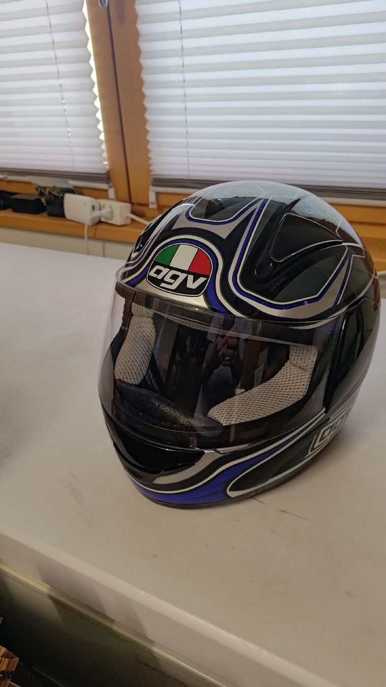 AGV Caschi & visiere: Helm Motorrad Agv – Usato da Poschiavo venduto da Linuzzo80