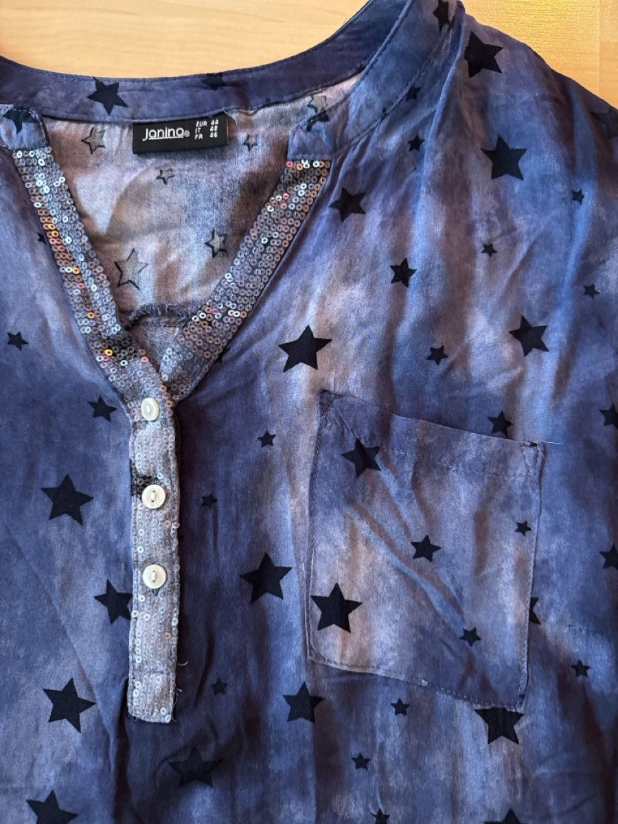 Blusen: Stylische Bluse mit Sternenmuster – Gebraucht aus Neuhausen am Rheinfall von Crueger 2