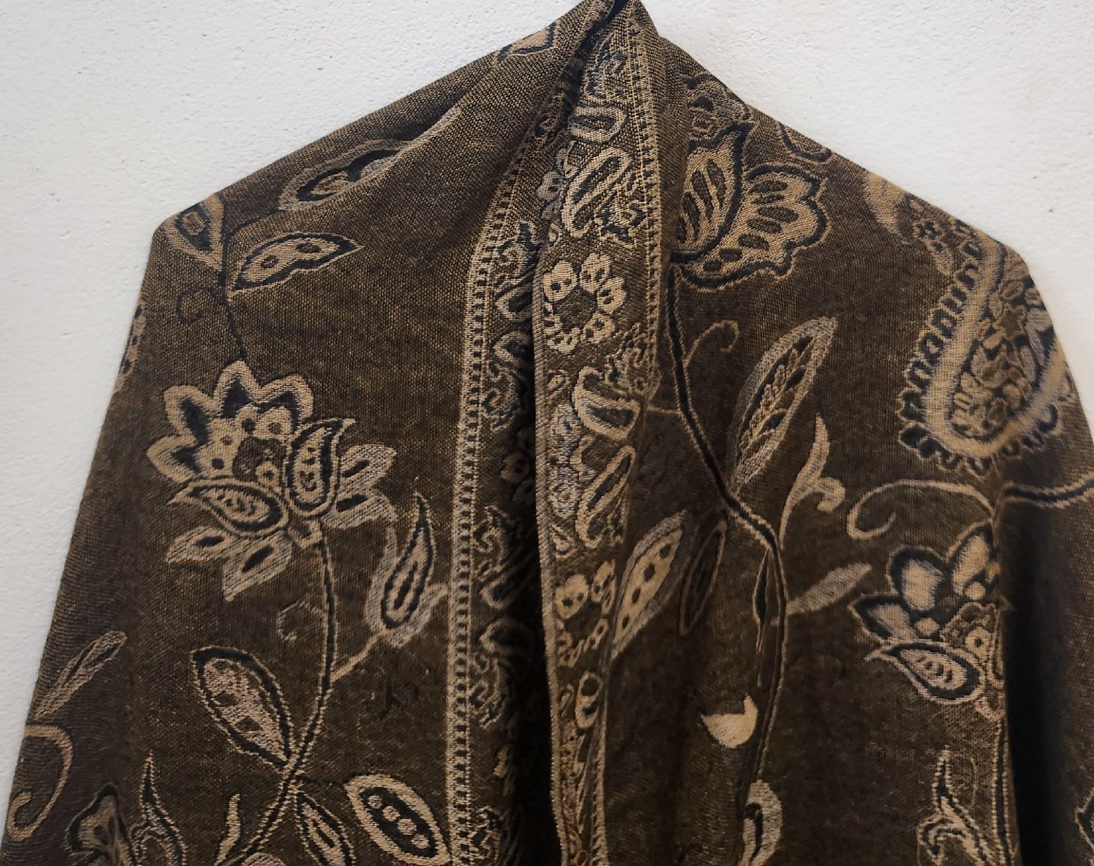 Foulard & Sciarpe: Écharpe Pashmina 55% et Soie 45% – Usato da Niedergösgen venduto da Eva2410 5