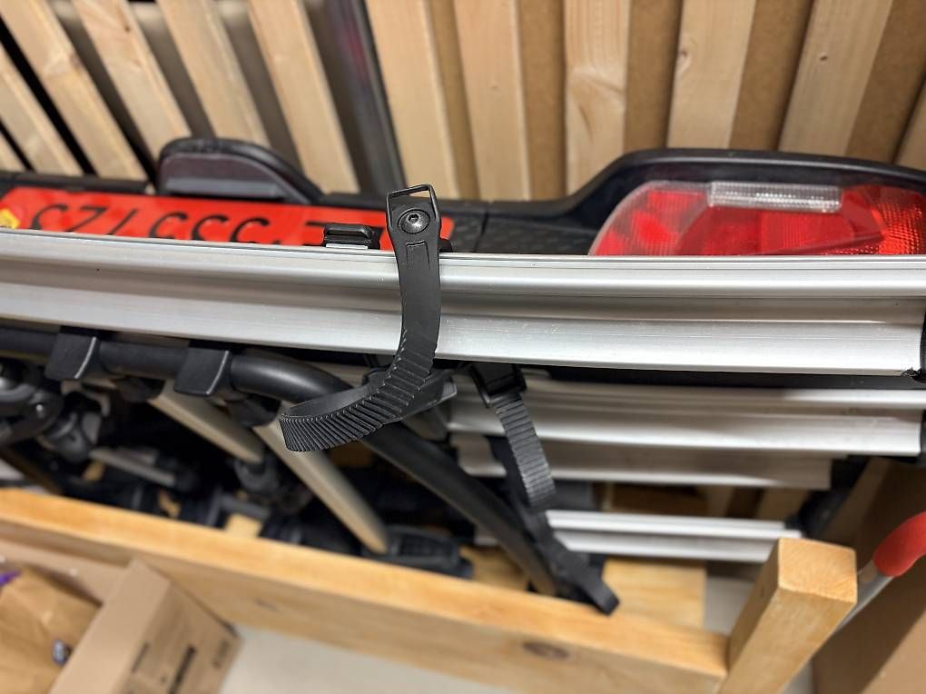 Attelages de remorque: Thule Velospace XT 3 inkl. 4 Veloadapter – D'occasion à Burgdorf par stephan_be