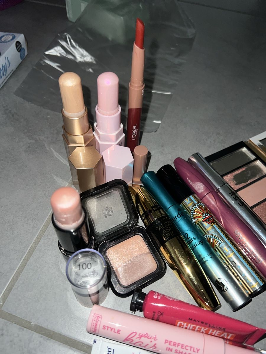 Make-up: Kosmetik Produkte Gebraucht XL Set – Usato da Oberentfelden venduto da Dianaaaaaa 1