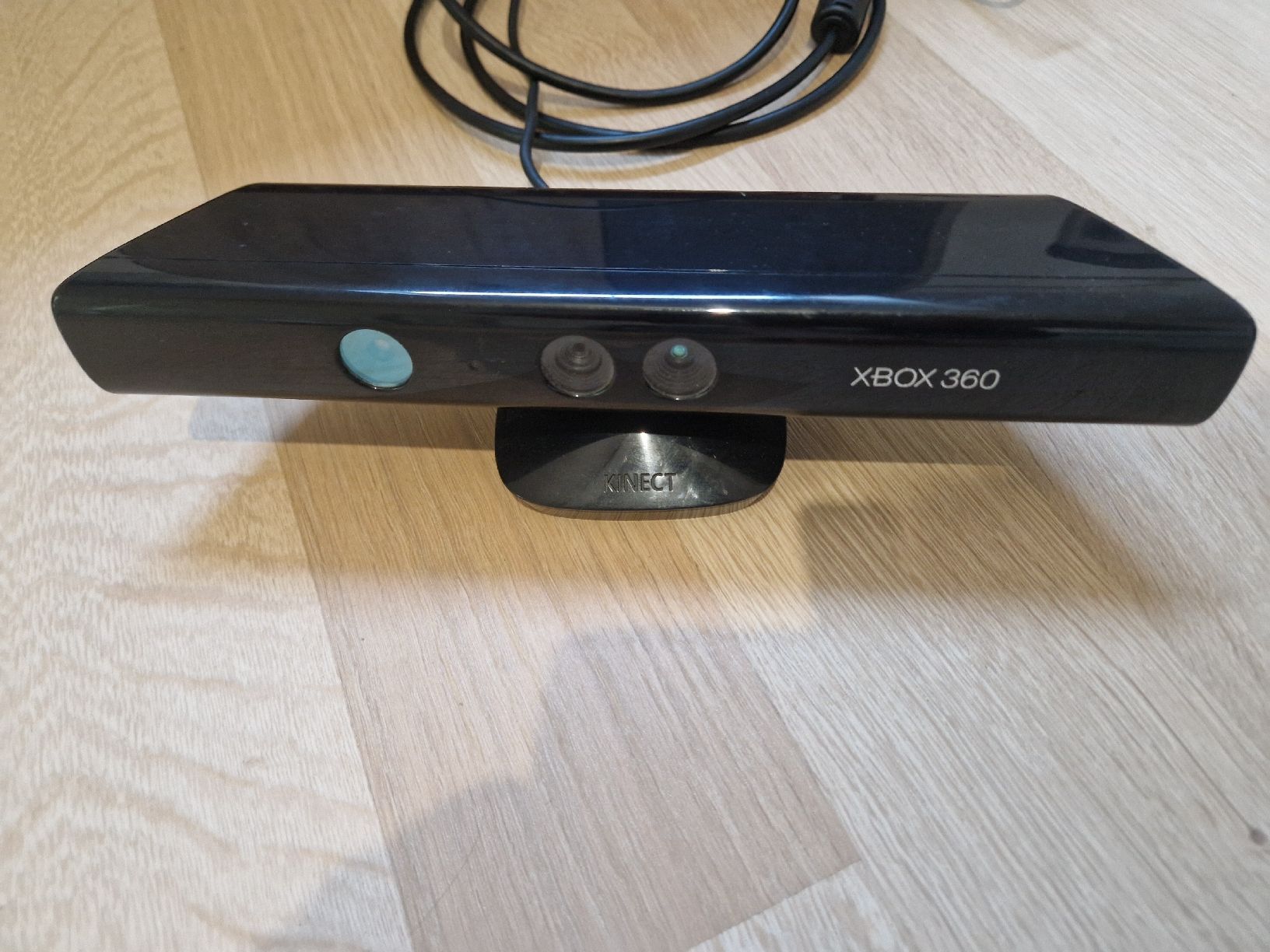 Microsoft Konsolen: XBox 360  mit 2 Controller und Kinect Sensor  – Gebraucht aus Madiswil von Crx2 3