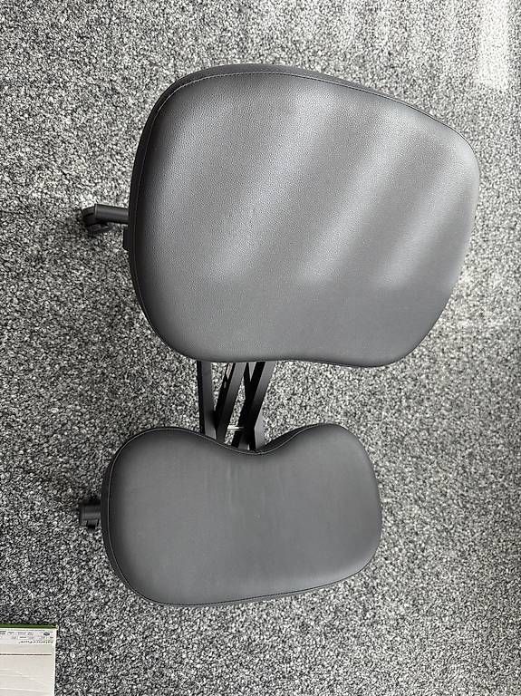 Chaises: Kniestuhl neuwertig – D'occasion à Dielsdorf par BabaMay 1