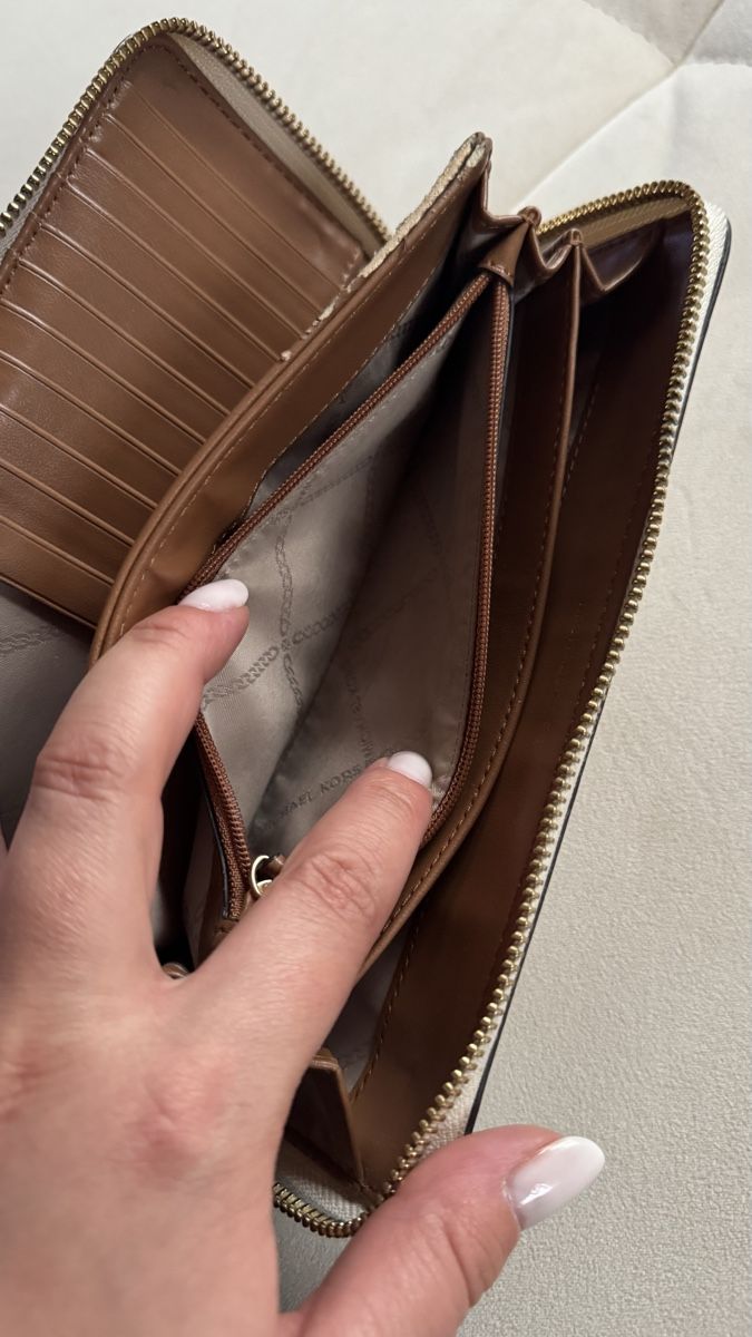 Michael Kors Portamonete: Michael Kors Portemonnaie – Usato da Surcasti venduto da Lenkita 6
