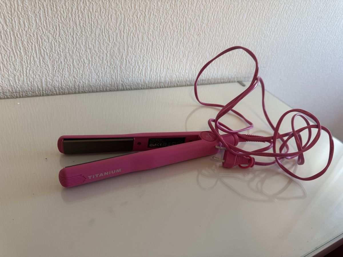 Piastre & Arricciacapelli: Fer à lisser Titanium rose, comme neuf! – Nuovo (secondo la descrizione) da Ecublens VD venduto da ago_557y