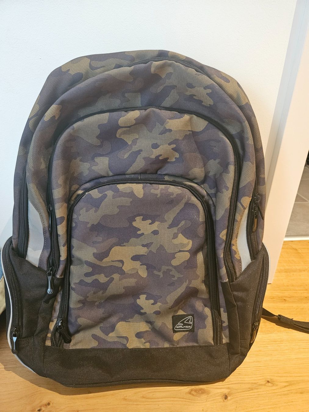 Zaini: Schulrucksack Walker auch für Notebook – Usato da Triesen venduto da Jdjs155