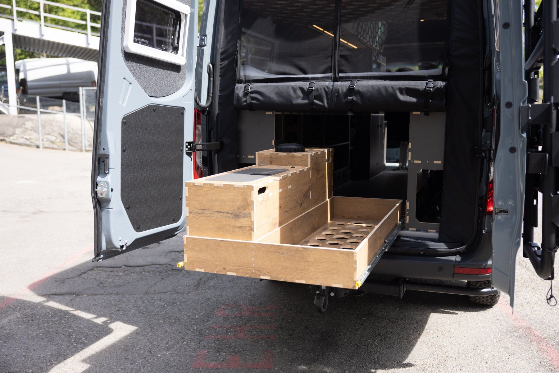 Mercedes-Benz Veicoli da campeggio: Mercedes Sprinter 419 CDI 4x4 Campany Vans – Usato da Wallisellen venduto da Topsy0 5