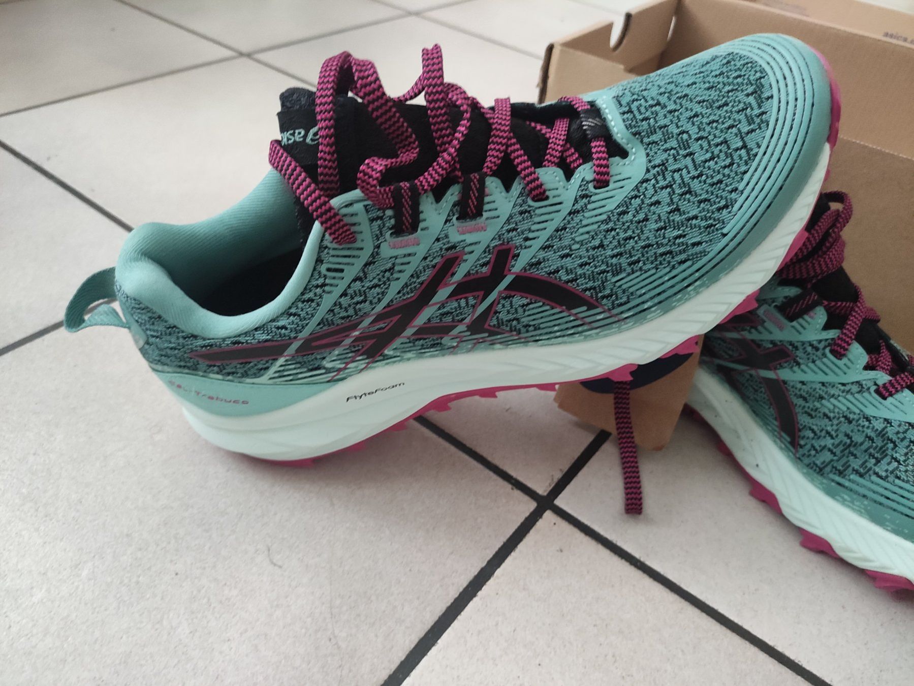 Scarpe da donna: Neu Asics Turnschuhe gr 42 – Nuovo e nell'imballaggio originale da Dagmersellen venduto da L.Ga.