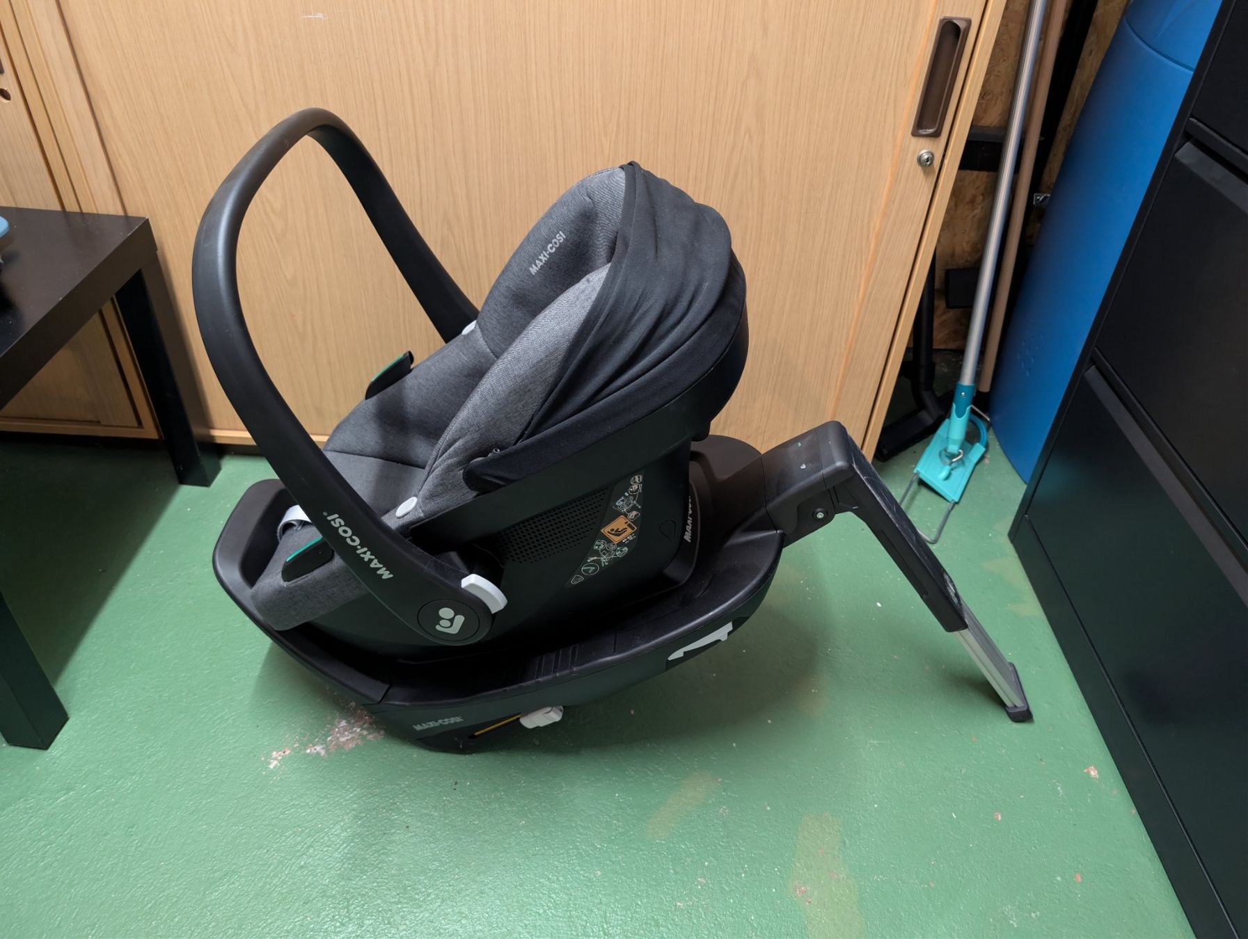 Maxi-Cosi Seggiolini per auto: Babyschale CabrioFix S I-Size + FAMILIFIX2 – Usato da Rohrbach venduto da Ride_Santa