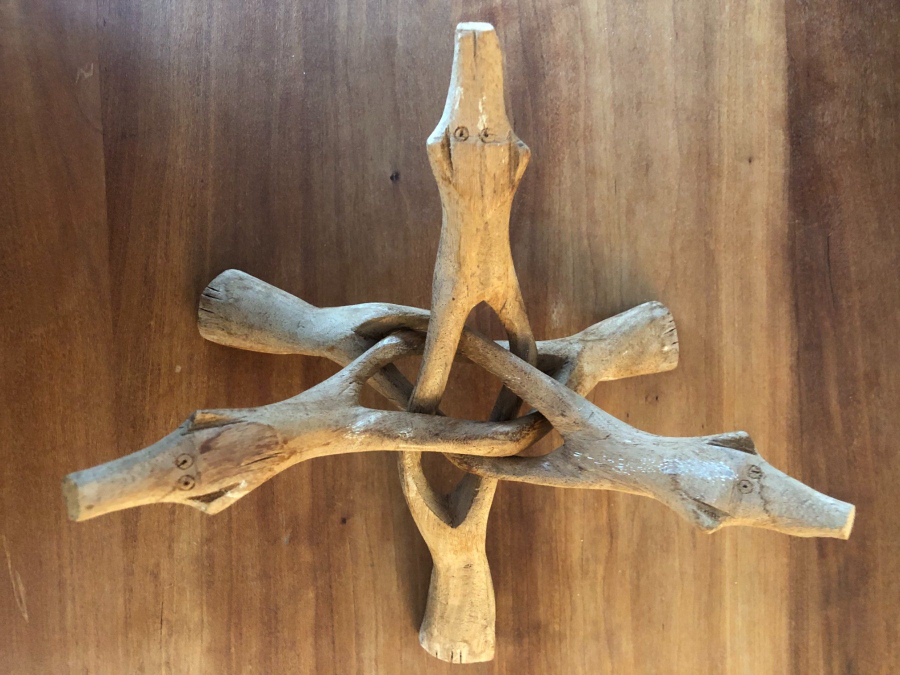 Ciotole: Dreibeinhalter aus Holz mit Messingschale – Usato da Samstagern venduto da TAAF 1