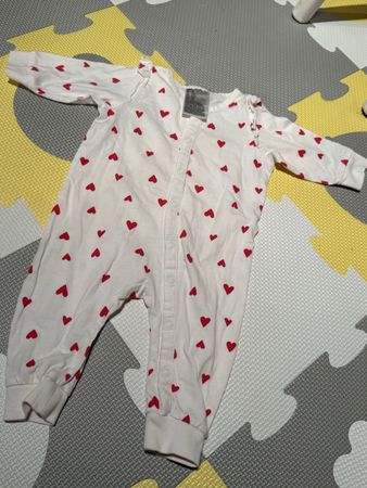 H&M Baby Romper Hearts 2-4M Cotton - Adorable & Snug!