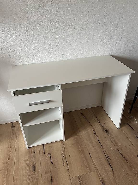 Schreibtische: Bureau enfant  – Gebraucht aus St-Aubin FR von Schinz