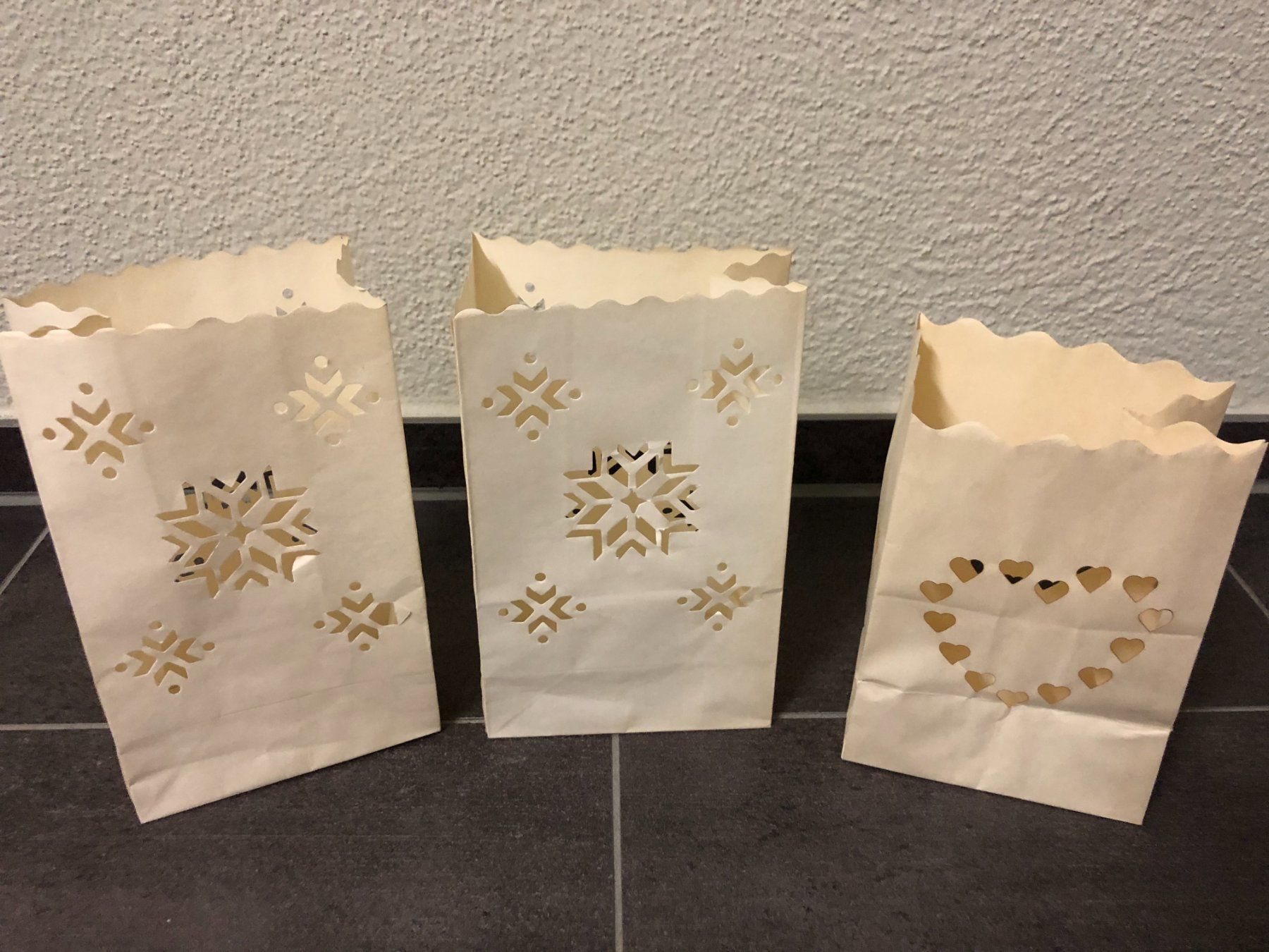 Tutte le decorazioni: Drei Leuchttüten aus Papier – Usato da Hagendorn venduto da Teora66 1