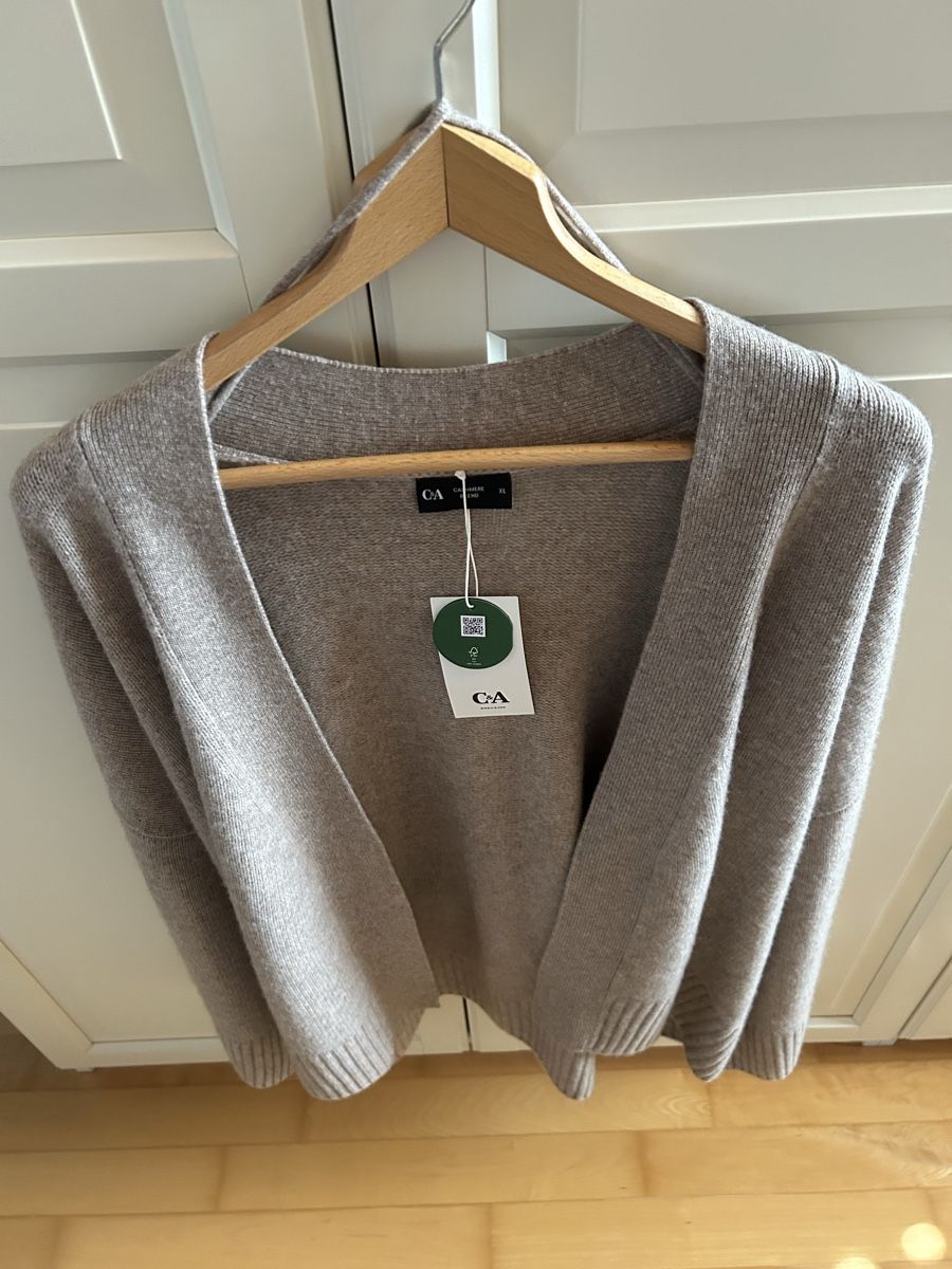 C&A Vestes: Mit Kaschmir: Strickjacke C&A, Gr.XL / FABRIKNEU – Neuf avec emballage d'origine à Diessenhofen par Bmaurice