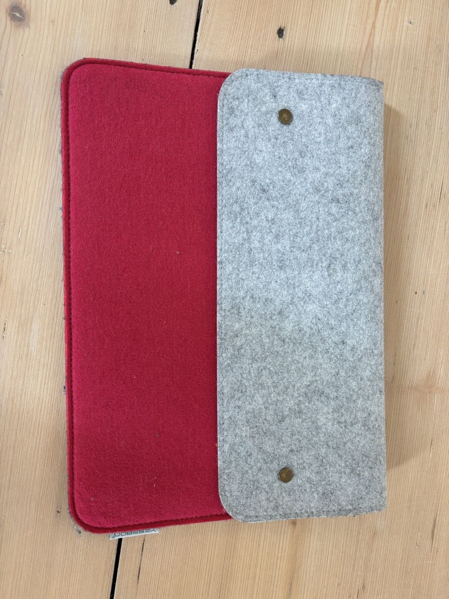 Covers & Borse: Laptop Hülle  – Usato da Schaffhausen venduto da ValerieBelden