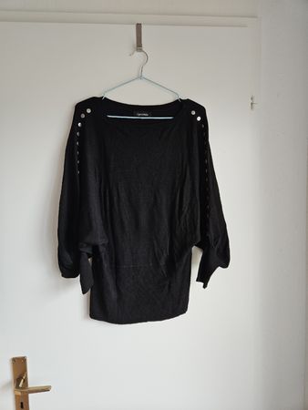schwarzer Pullover von Chicorée mit Fledermausärmel