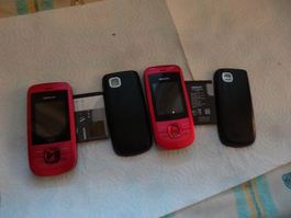 2 STK NOKIA 2220s-BATTRY.0HNE LADEGERAT-KAMERA.SCHÖN LÄÜFT