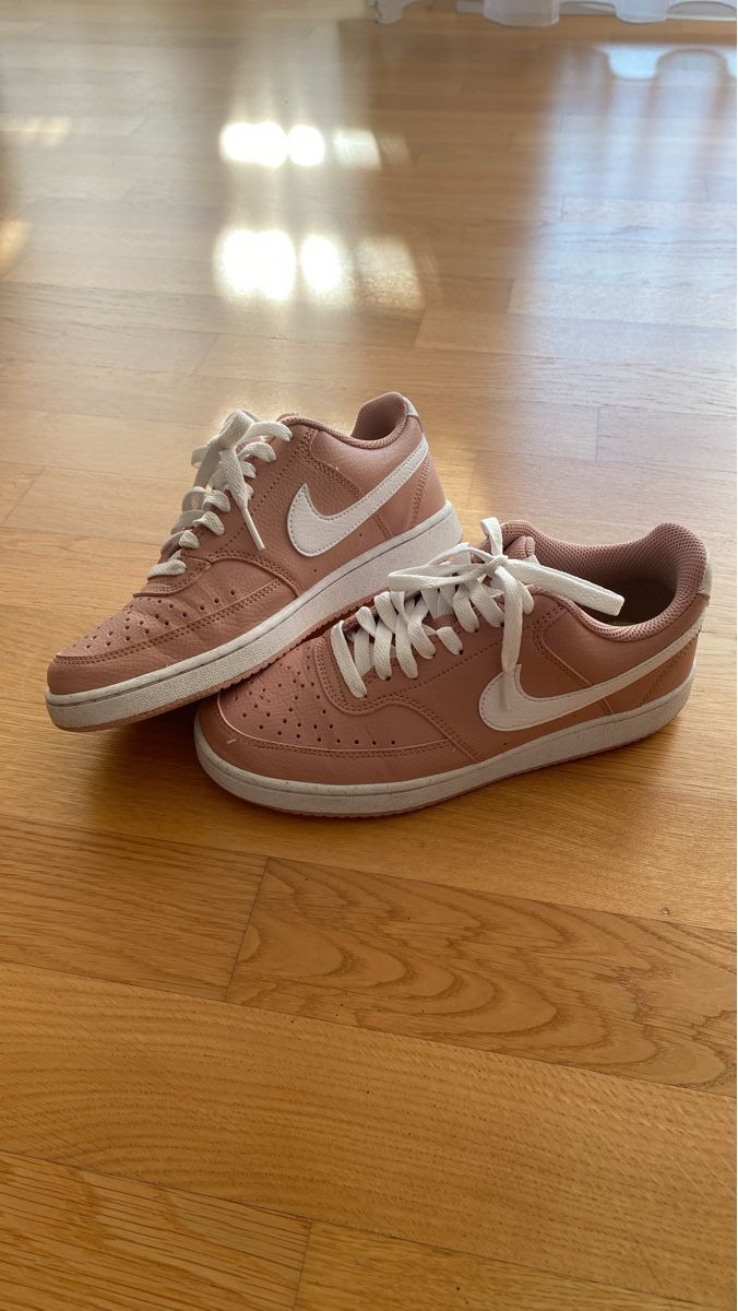 Nike Scarpe da donna: Nike Damenschuhe Gr 37.5 – Usato da Thun venduto da Intinity__