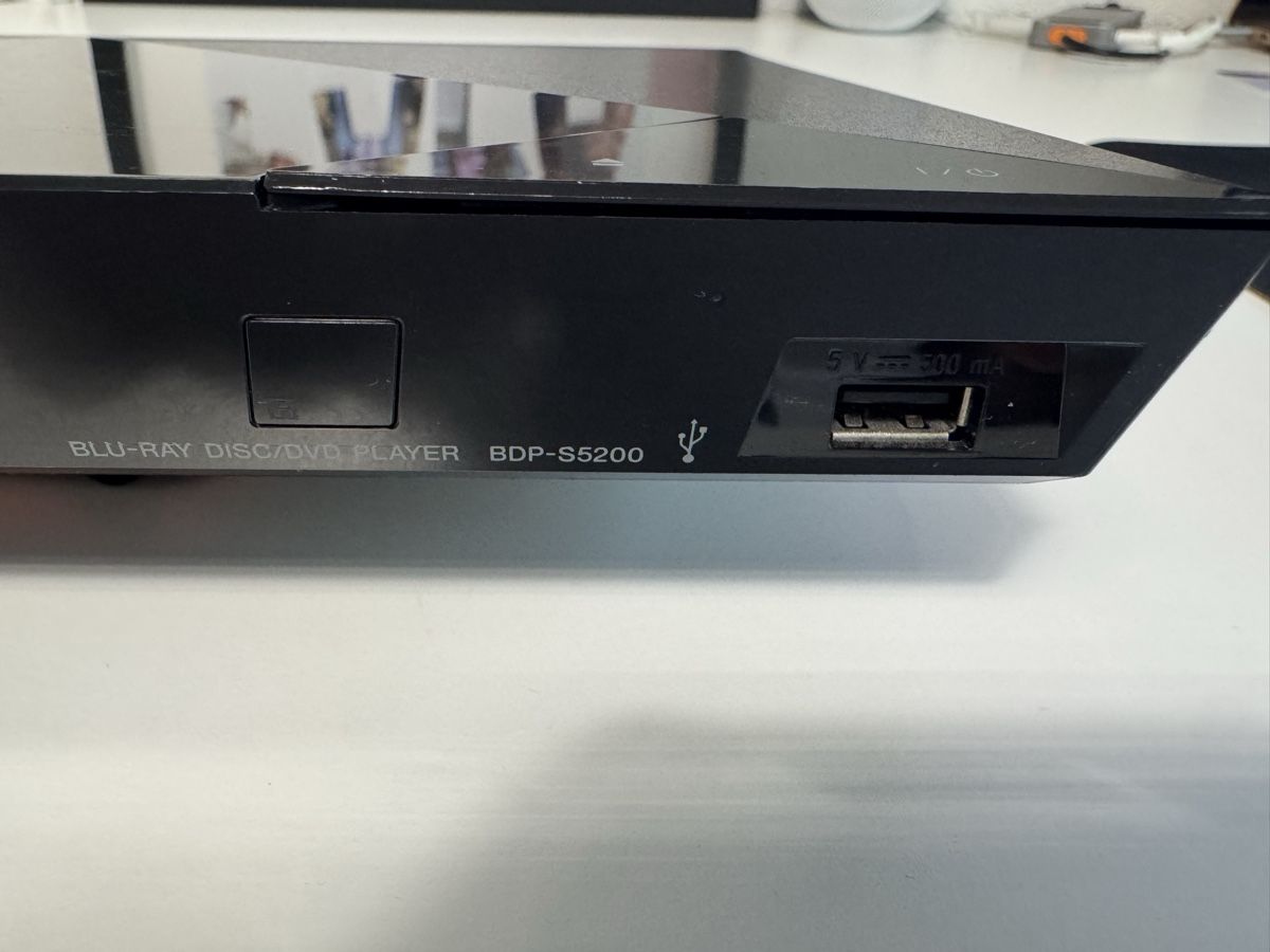 Tutti i DVDs: Sony BDP-S5200 3D Blu-ray-/DVD-Player mit WLAN – Usato da Rüti ZH venduto da alp3108 3