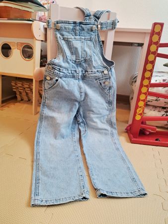 Jeans Latzhose in Grösse 110