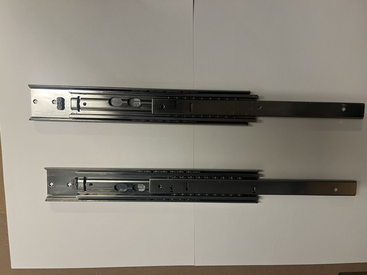 USM Étagères: USM Teleskopauszug 350 mm gebraucht – D'occasion à Schliern b. Köniz par paki66
