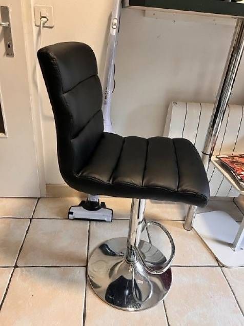 Tabourets: Bar Stool  – D'occasion à Le Grand-Saconnex par lol_zs8k
