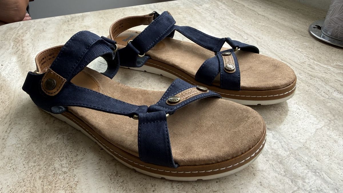 Bench Damenschuhe: Bench Sandalen dunkelblau Grösse 38 – Gebraucht aus Sursee von yvisu 1