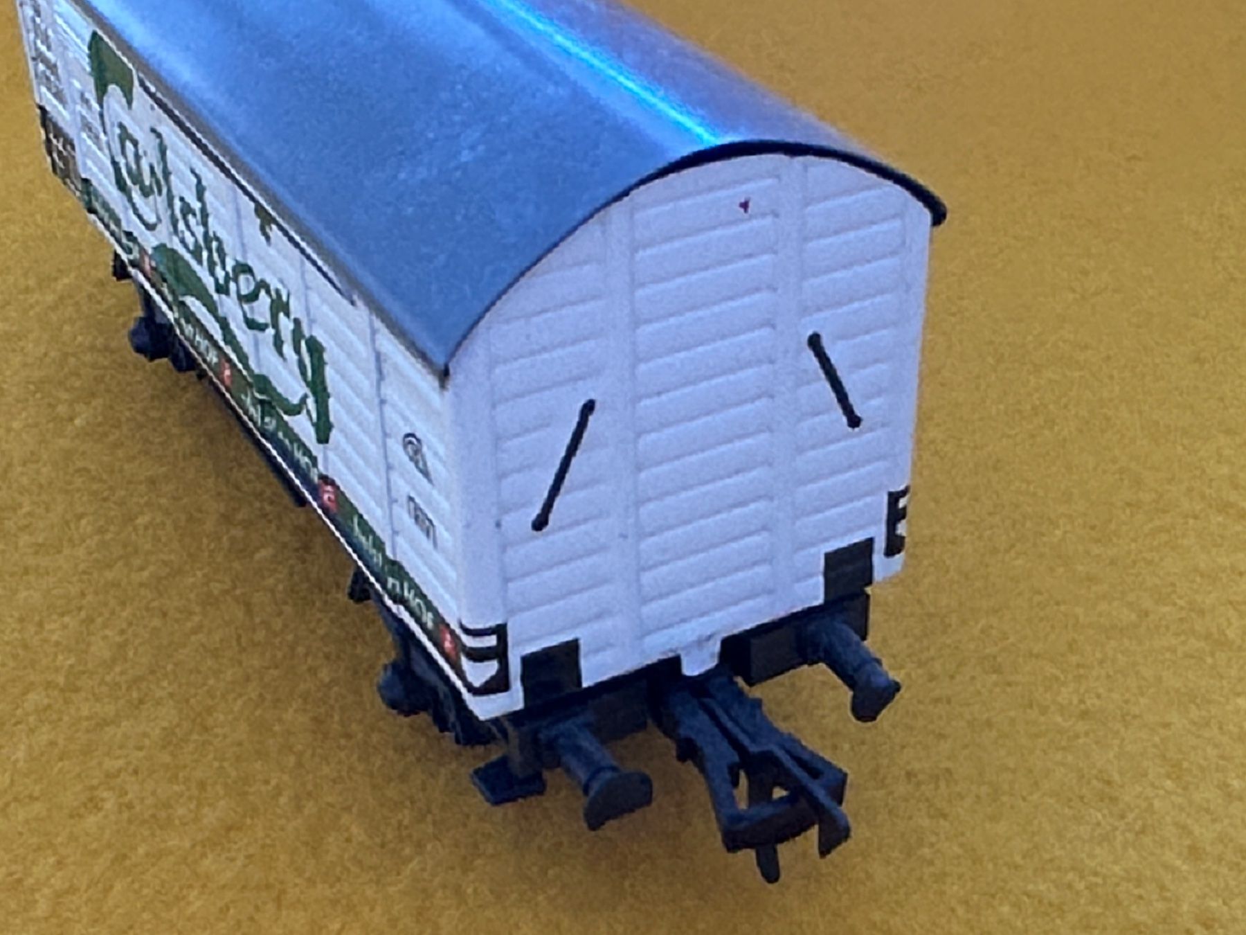 Fleischmann Modellini di ferrovie: Güterwagen "Carlsberg" 2-achsig von Fleischmann – Usato da Biel/Bienne venduto da Malachit 2