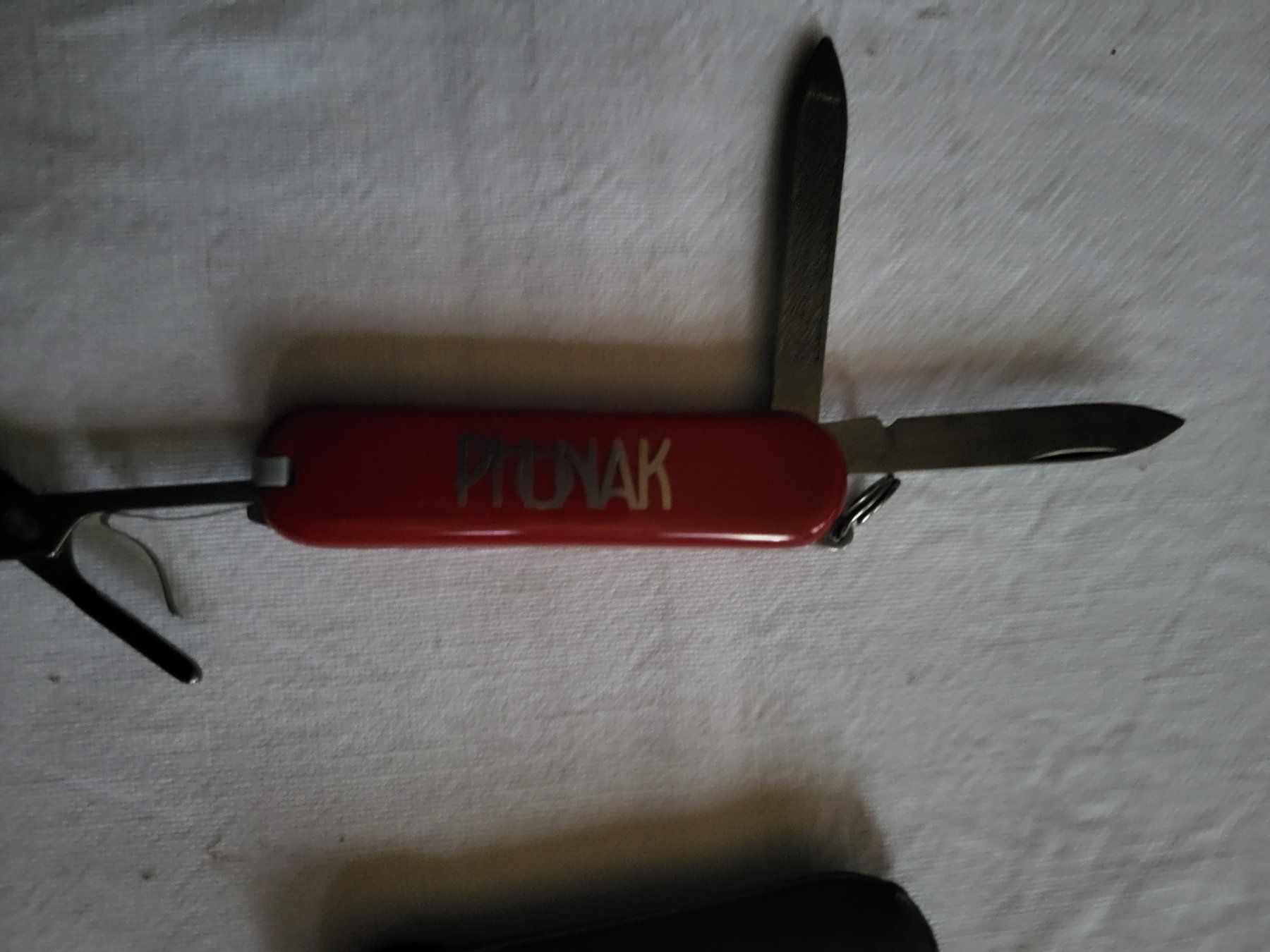 Victorinox Coltelli tascabile: 1 kleines, rotes Sackmesser PHONAK in Etui – Nuovo (secondo la descrizione) da Guggisberg venduto da Aegertenlehn 1