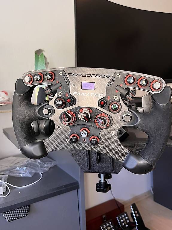 Manettes: Fanatec Formel 1 Gaming Set – D'occasion à Adliswil par Linotroll