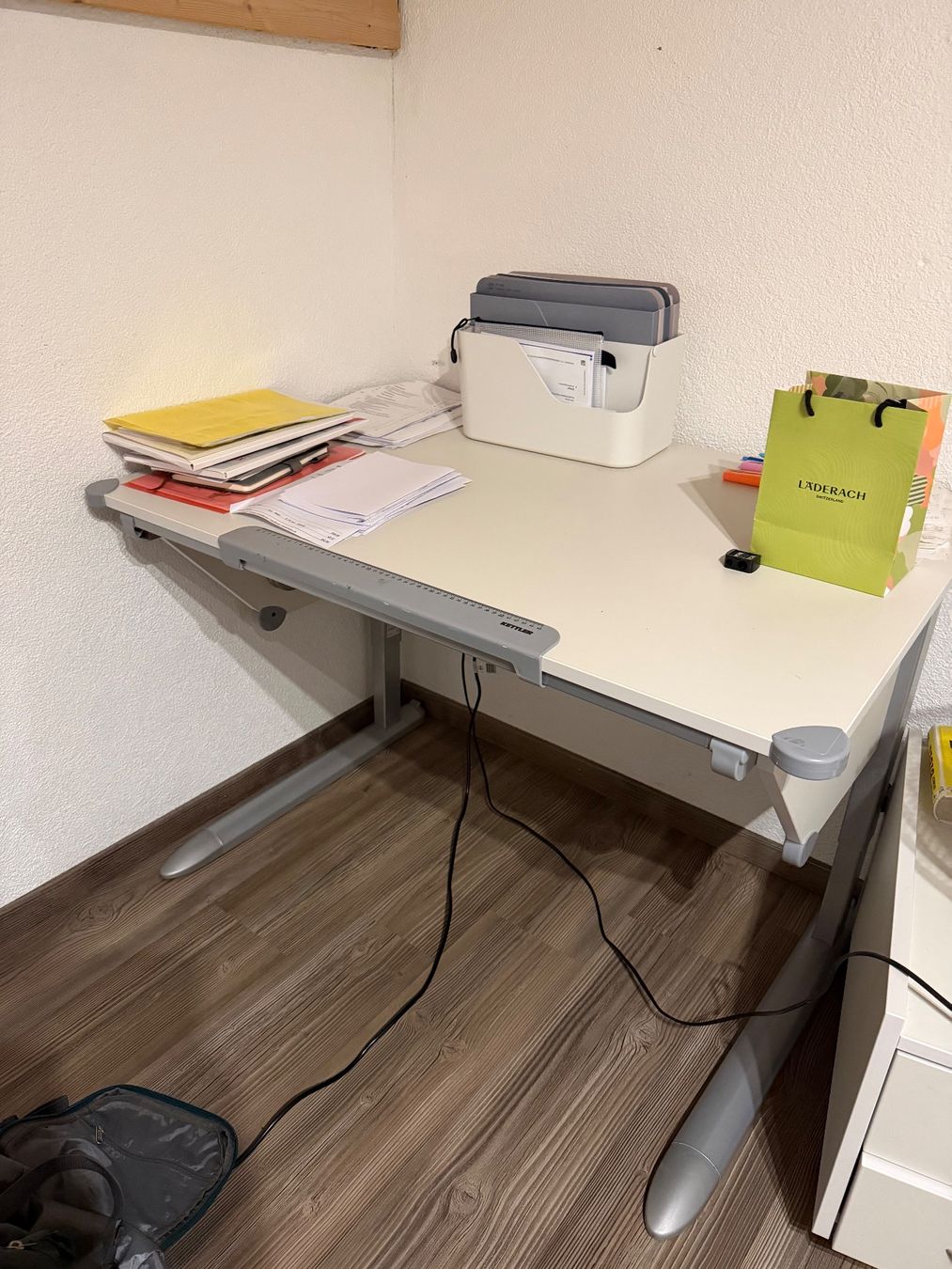 Schreibtische: Schreibtisch – Gebraucht aus Adlikon von Zojanima123