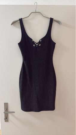Elegantes, schwarzes Minikleid mit Schnürung, Grösse 36