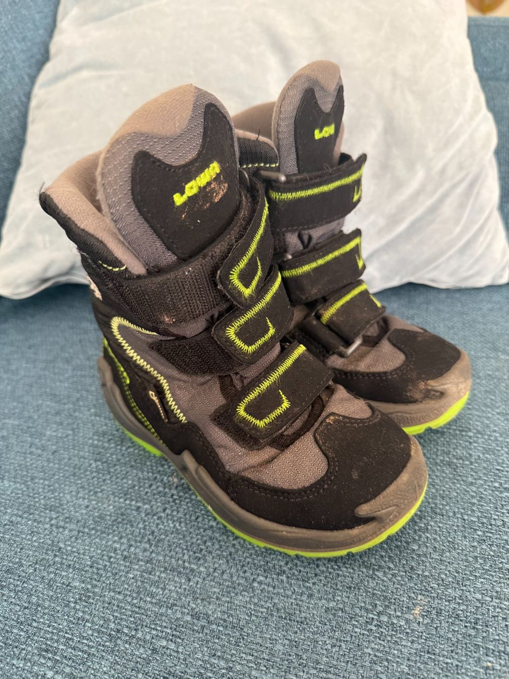 Lowa Schuhe für Jungen: Winterstiefel Milo GTX von LOWA Grösse 28 – Gebraucht aus Uzwil von justitia8