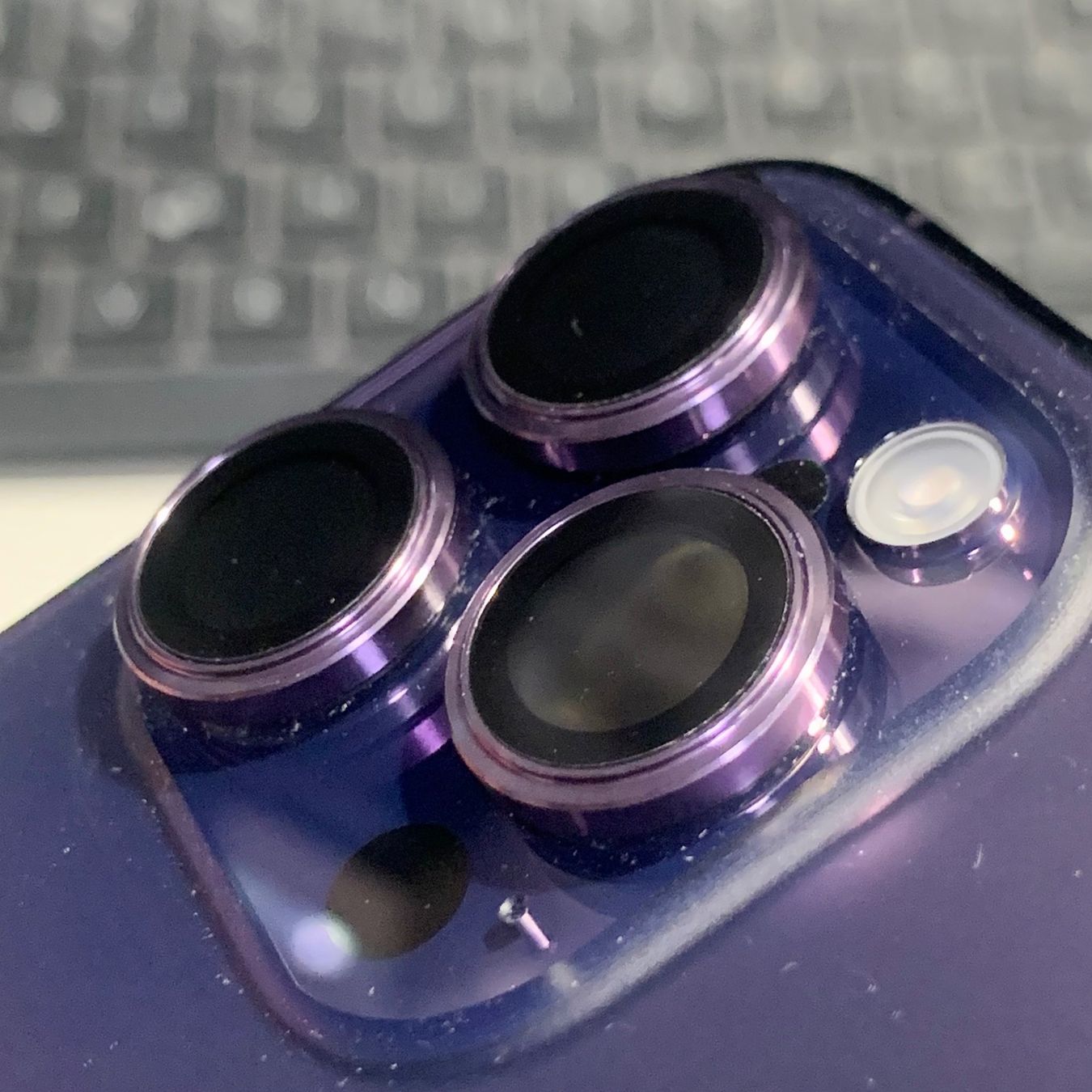 Cover & Protezioni schermo: Kit protection caméra arrière iphone 14 pro Max/14pro – Nuovo e nell'imballaggio originale da Morges venduto da DigiAC 2