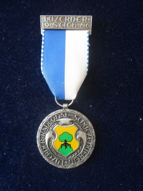 Medaglie: Luzerner Stich 1986 emailliertes Gemeindewappen Buchrain – Nuovo (secondo la descrizione) da Luzern venduto da Horoskop1