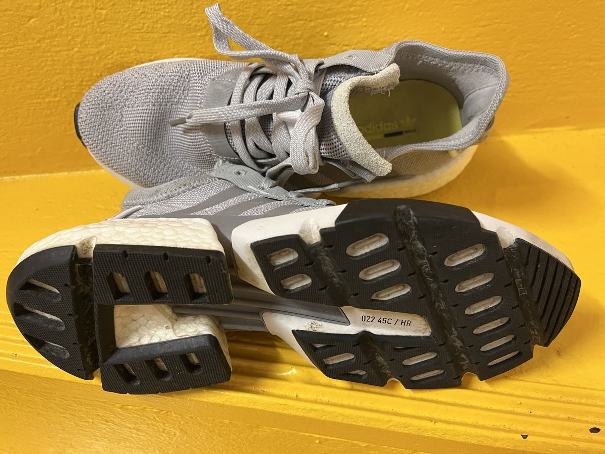 Adidas Scarpe da donna: Adidas Sneaker, Gr. 39.5, grau – Usato da Schönenwerd venduto da Jovanotti99 1