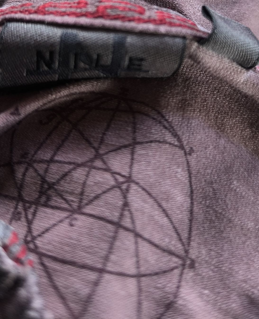 Nile Pulls & Sweat-shirts: Kaputzenpullover von Nile – D'occasion à Fischbach LU par bub_9f5v 2